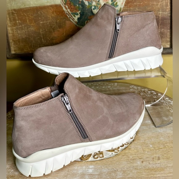 EUC Naot “Zodiac” Sneaker-Inspired Ankle Bootie Tan. Size 38/7-7.5 (see chart) - Picture 7 of 14